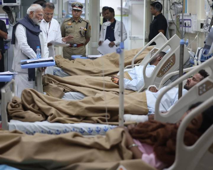 Red Fort blast: PM Modi meets survivors, says those behind conspiracy to be brought to justice