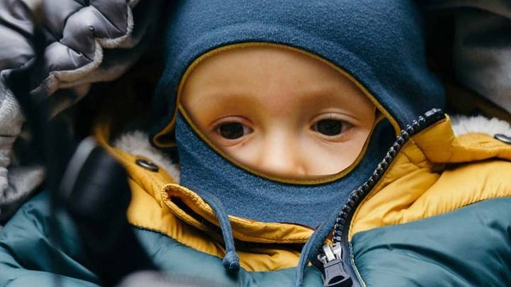 Si hace frío, no debes abrigar de más a los niños; esta es la razón