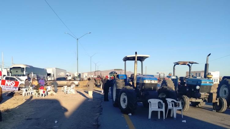 Bloqueo total en la carretera Chihuahua