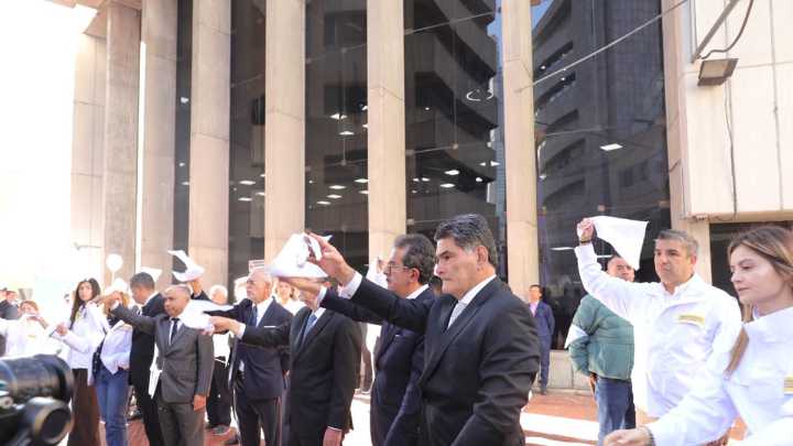 Procuraduría y Defensoría se sumaron al homenaje por el holocausto de hace 40 años en el Palacio de Justicia