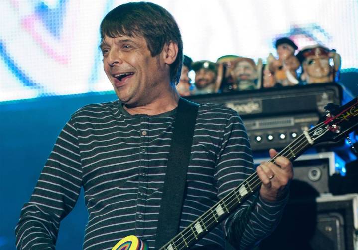 Gary Mounfield, former Stone Roses and Primal Scream bassist, dies at 63