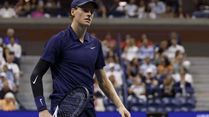 Jannik Sinner cruises to Paris Masters final