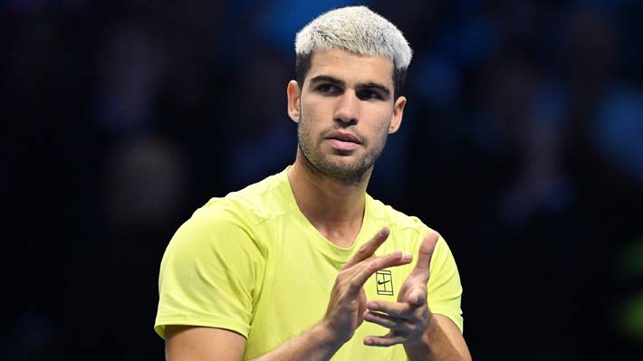 Alcaraz gana y asegura cerrar el año como número uno del mundo... Revisa cómo están quedando las semis de las Finales ATP El español venció a Lorenzo Musetti.