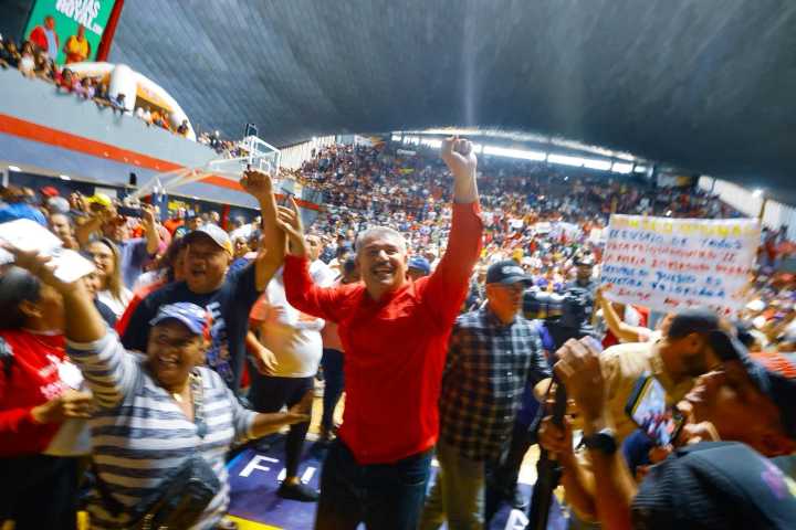 Zulia finaliza campaña de Consulta Popular Nacional con la participación de más de 8.000 comuneros en el Gimnasio Belisario Aponte