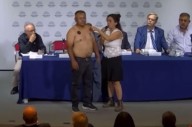 El "hombre imán". Polémica y repudio por un acto antivacunas organizado por una diputada de Pro en el Congreso