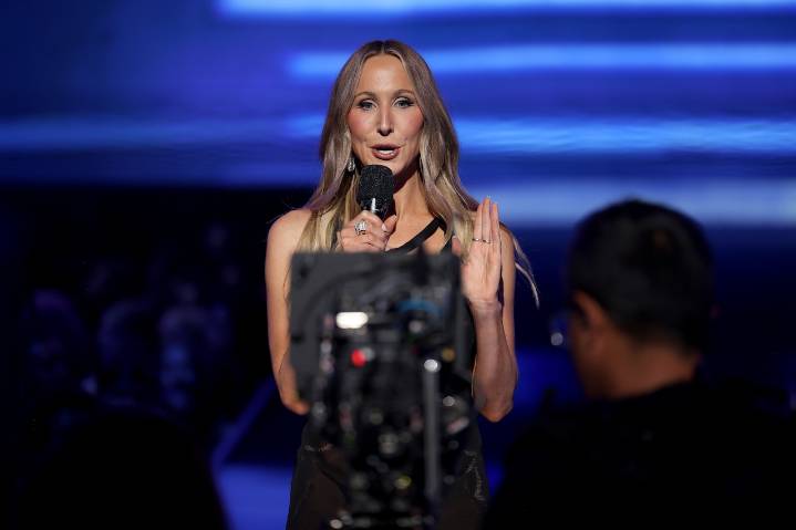 Nikki Glaser SNL monologue sparks controversy over dark jokes