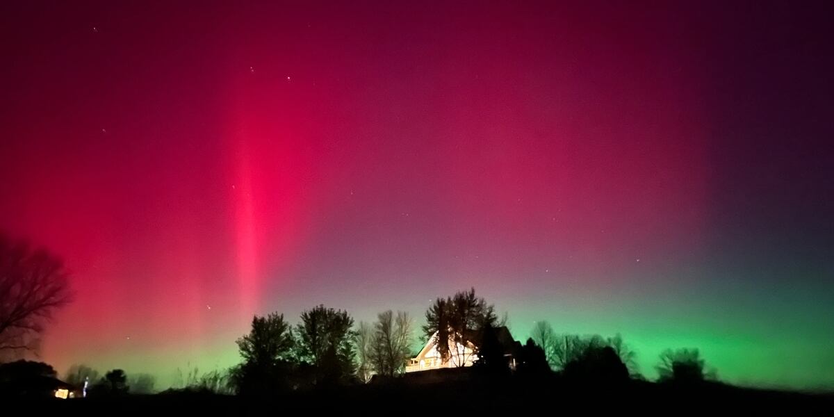 Northern lights being seen as far south as the western Carolinas due to major geomagnetic storm