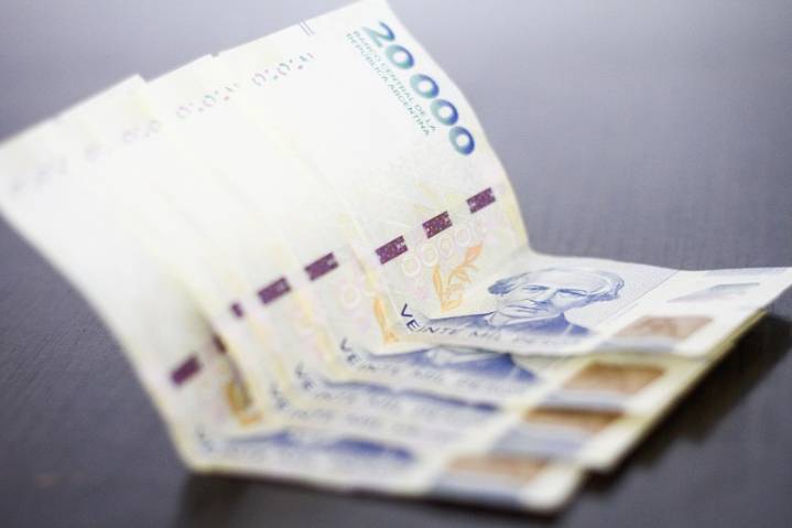 Salario mínimo: el Gobierno lo definirá por decreto tras una caída histórica del poder de compra