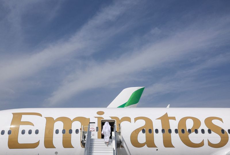 Emirates orders 65 more 777X as Boeing studies larger jet