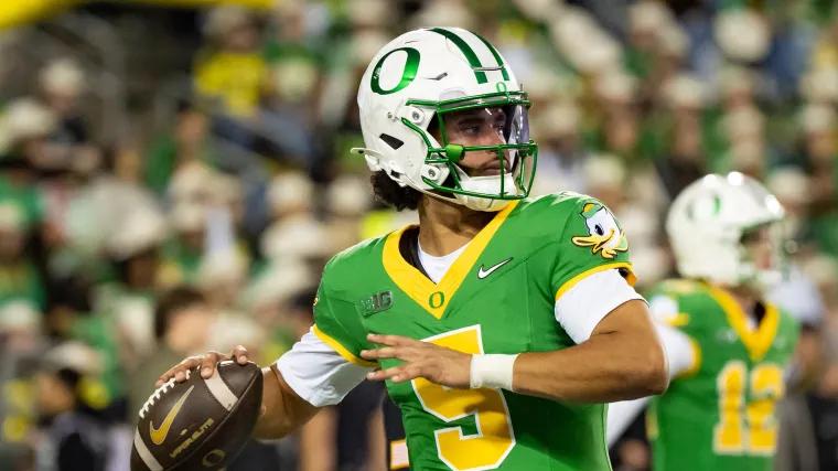 Dante Moore leads 8th-ranked Oregon in 42