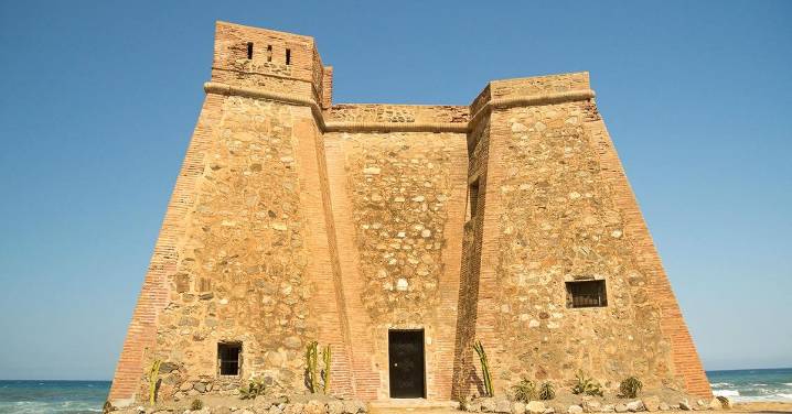 Del Castillo de Macenas a la Playa del Sombrerico: la propuesta de senderismo de Mojácar para el sábado