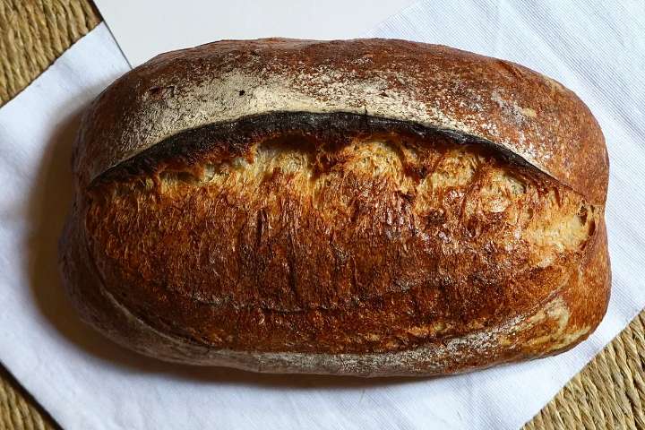 Este es el mejor pan de Madrid 2025 y lo venden en un obrador (casi nuevo) de Malasaña