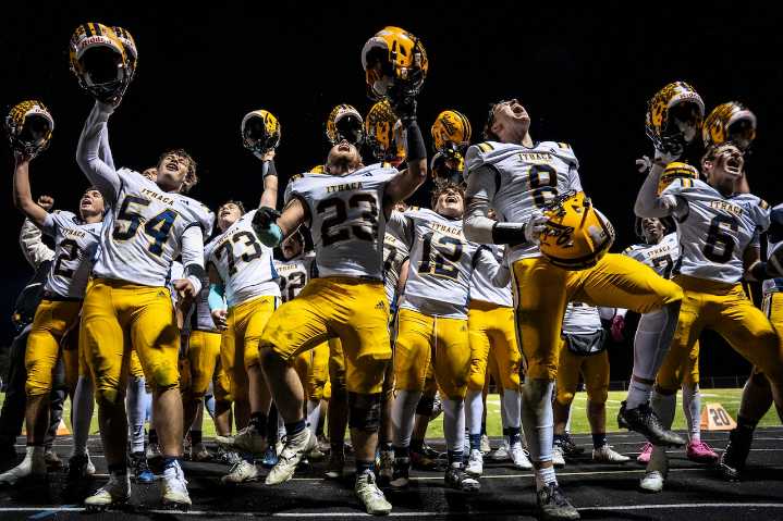 PHOTOS: Valley Lutheran hosts Ithaca for first round of D7 high school football playoffs