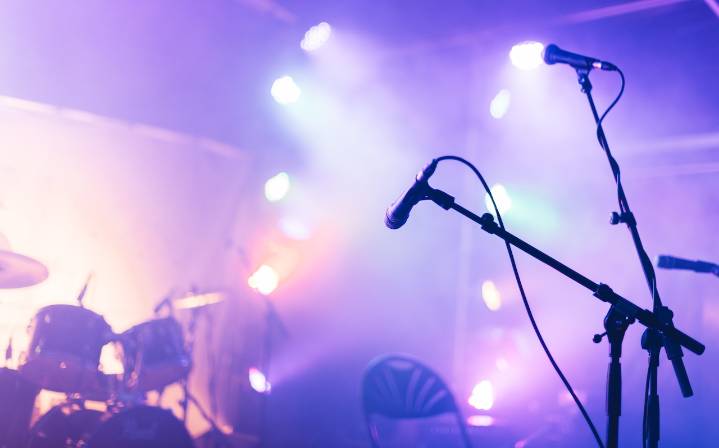 Popular rock band members quit group, abandon frontman at gas station