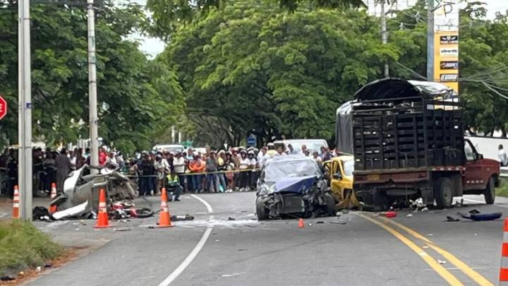Choque múltiple involucra a al menos siete vehículos en la vía Bogotá