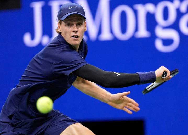 Deadspin | Jannik Sinner takes crucial first step in ATP Finals title defense