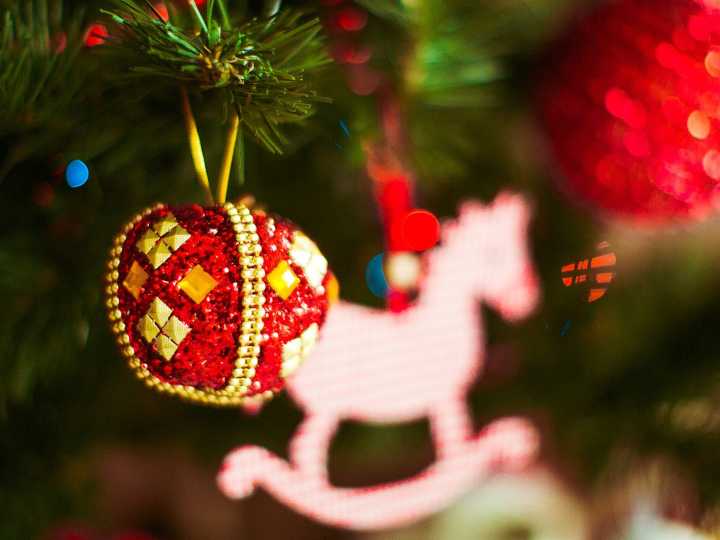 La tendencia que reemplaza al árbol de Navidad en departamentos este 2025