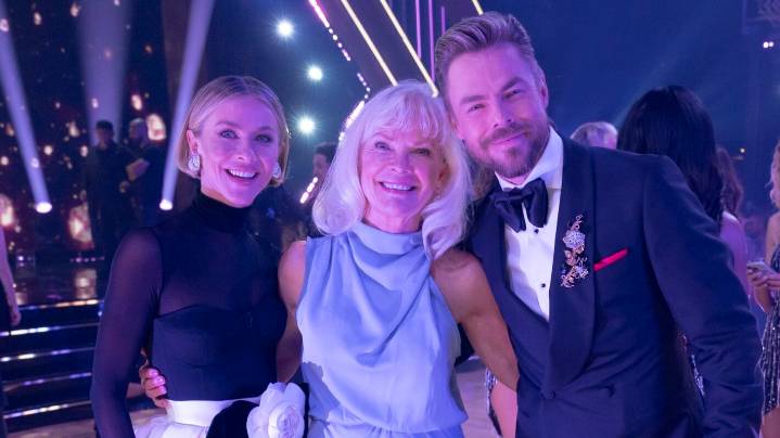 Derek and Julianne Hough’s Mom Makes Rare Appearance at ‘Dancing With the Stars’ Finale