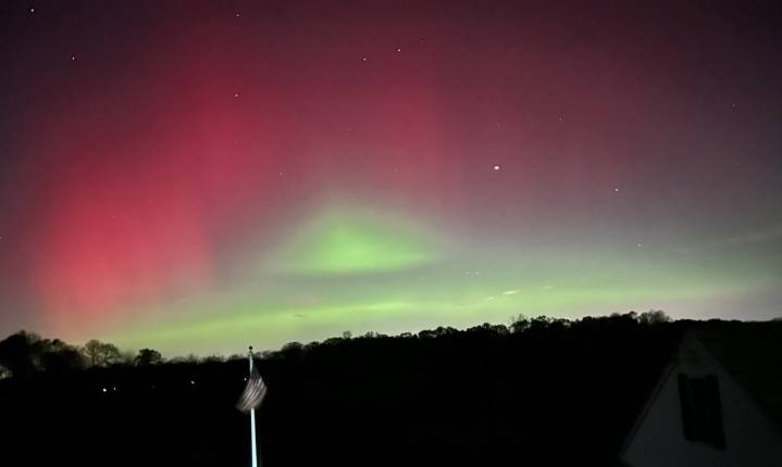 Northern lights put on a show in southern Massachusetts