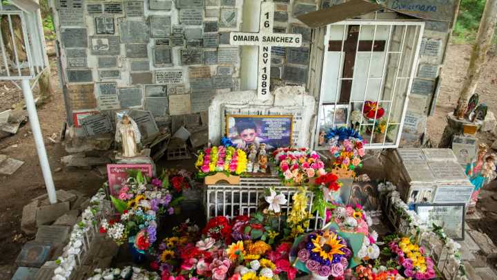 Armero, el pueblo colombiano sepultado por el lodo y la lava del Nevado del Ruiz: "Mamá, reza para que esta gente me ayude a salir"