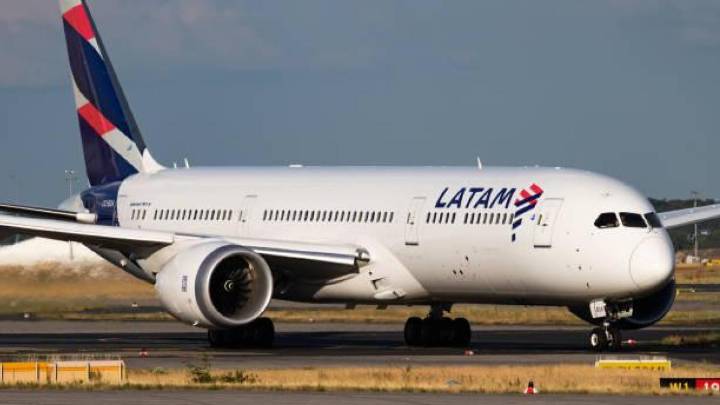 Latam anuncia cancelaciones y retrasos de sus vuelos: desde este 12 de noviembre pilotos de la aerolínea entraron en huelga