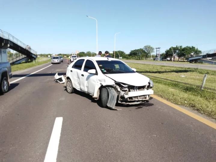 Ruta 16: conductora se descompensó y chocó contra el guardarrail de la autovía
