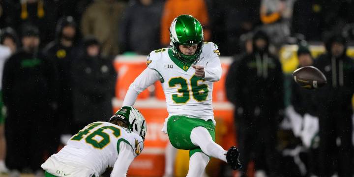 Ducks move up in latest College Football Playoff rankings