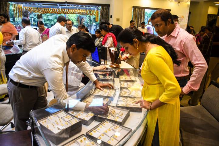 Gold Records 2nd Weekly Loss Amid Hopes Of US Trade Deals With India, China