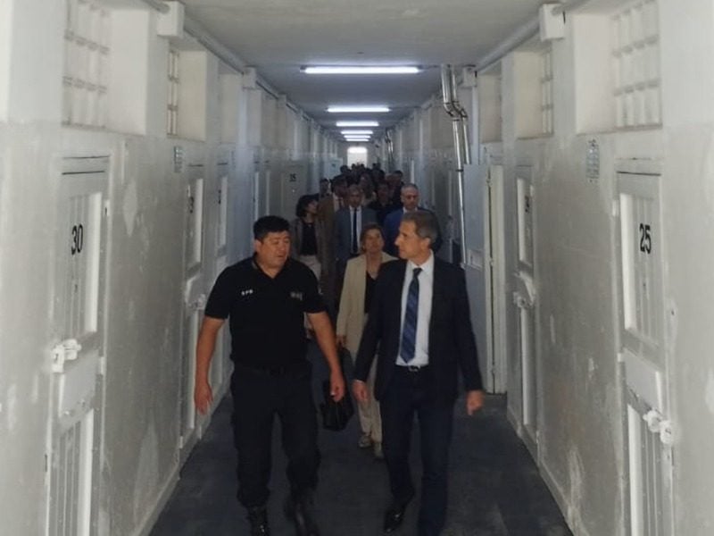 Firman un protocolo para trasladar presos de comisarías a un pabellón especial en la cárcel de Villa Floresta