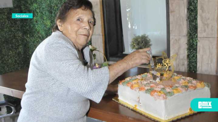 Celebran en grande los 100 años de Eva Flores Sánchez