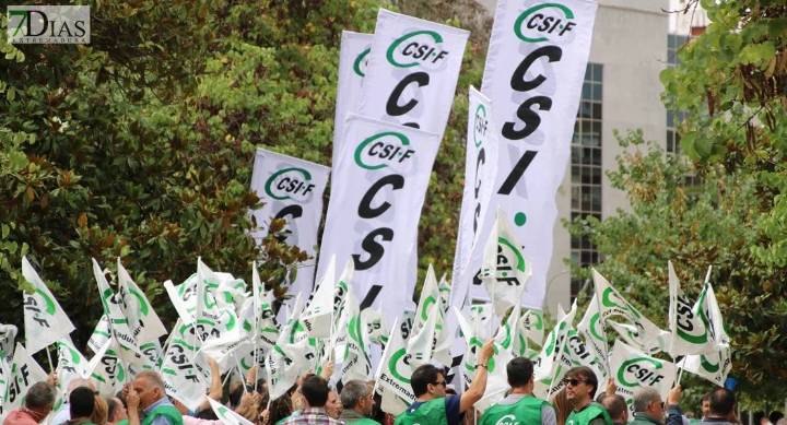 Piden subir el sueldo a todos los empleados públicos en Extremadura, no solo a los docentes