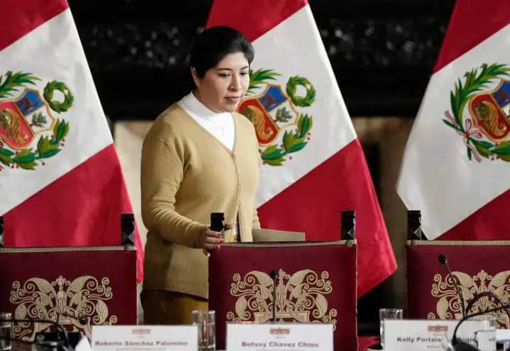 Perú emite orden de captura internacional contra Betssy Chávez por incumplir medidas judiciales