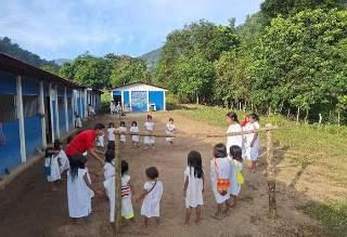 Distrito busca recursos para mejorar estado de colegio etno educativo
