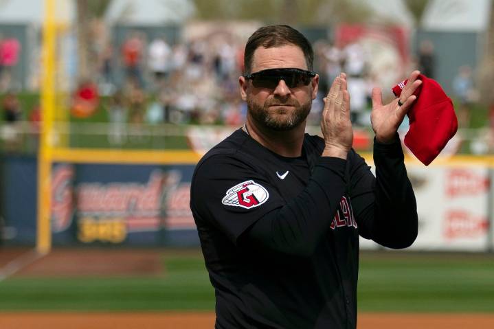 Cleveland’s Steven Vogt and Milwaukee’s Pat Murphy win Manager of the Year for 2nd straight season