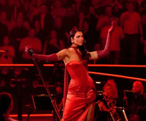 Dua Lipa causó furor con cover de Soda Stereo (+Video) 9 de noviembre de 2025 | Espectáculos La británica demostró sus avances en el español al interpretar “De música ligera” ante el público argentino