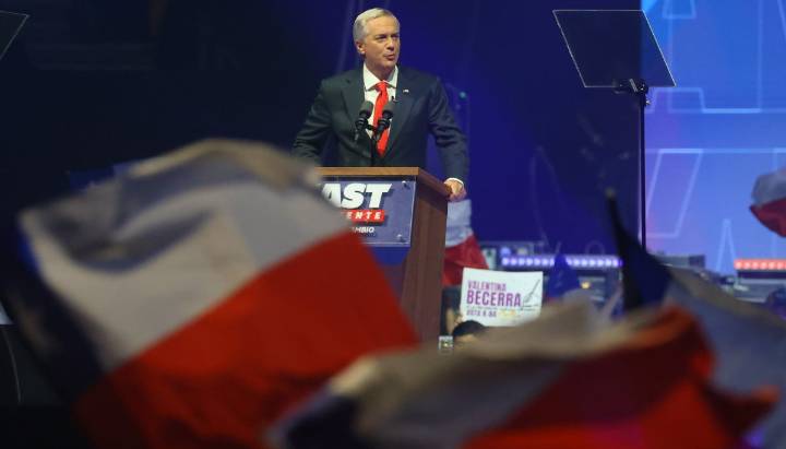 Kast cerró su campaña con multitudinario acto en el Movistar Arena y con la presencia de alcaldes de Chile Vamos