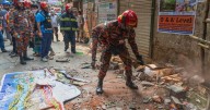 Bangladesh quake toll rises to 10, hundreds injured