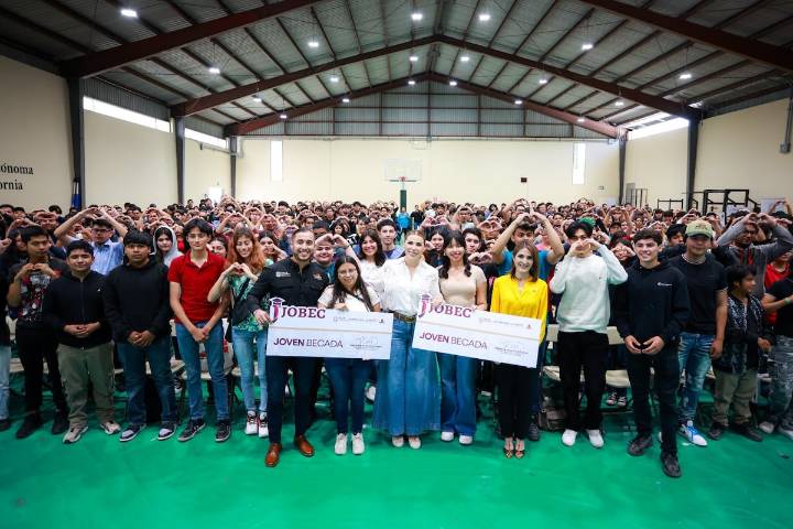 Gobierno de Marina del Pilar se caracteriza por reducción de la pobreza y el apoyo a 600 mil estudiantes