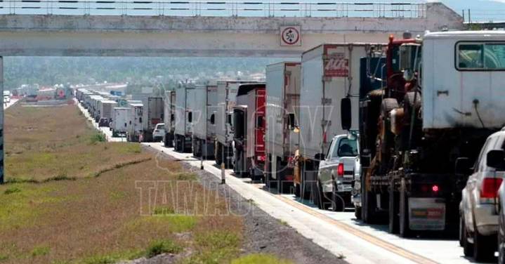 Ni de d?a es seguro: EE.UU. denuncia emboscadas armadas en la autopista a Monterrey
