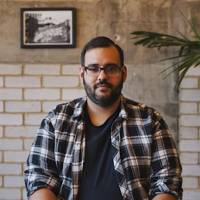 AI Headshots vs. Traditional Photography: Who Wins in 2025?