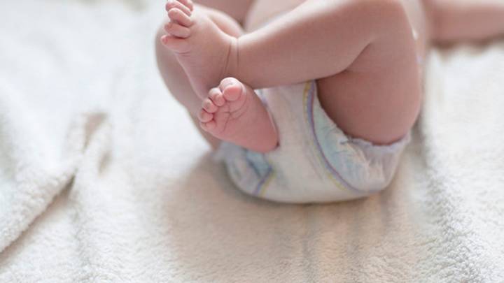 Lo que el primer pañal de un recién nacido dice sobre su sistema inmunitario, según la ciencia