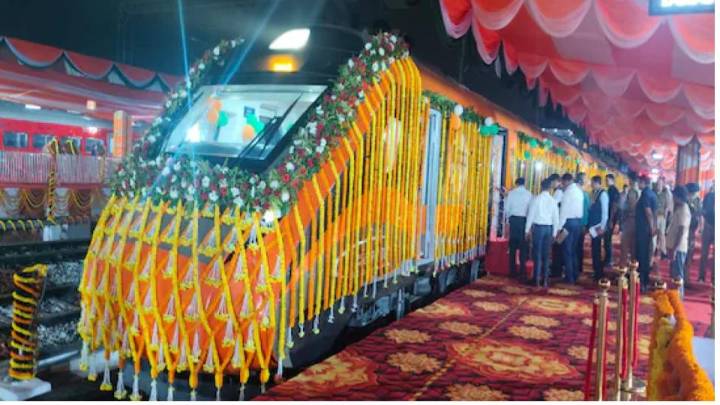 PM Modi flags off four new Vande Bharat Express trains from Banaras