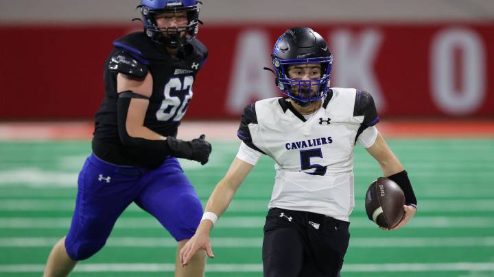 Seventh try proves to be the charm for St. Thomas More's football team