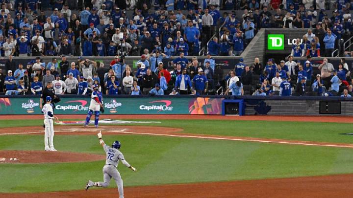 Father and son catch both Dodgers home run balls in Game 7 of World Series