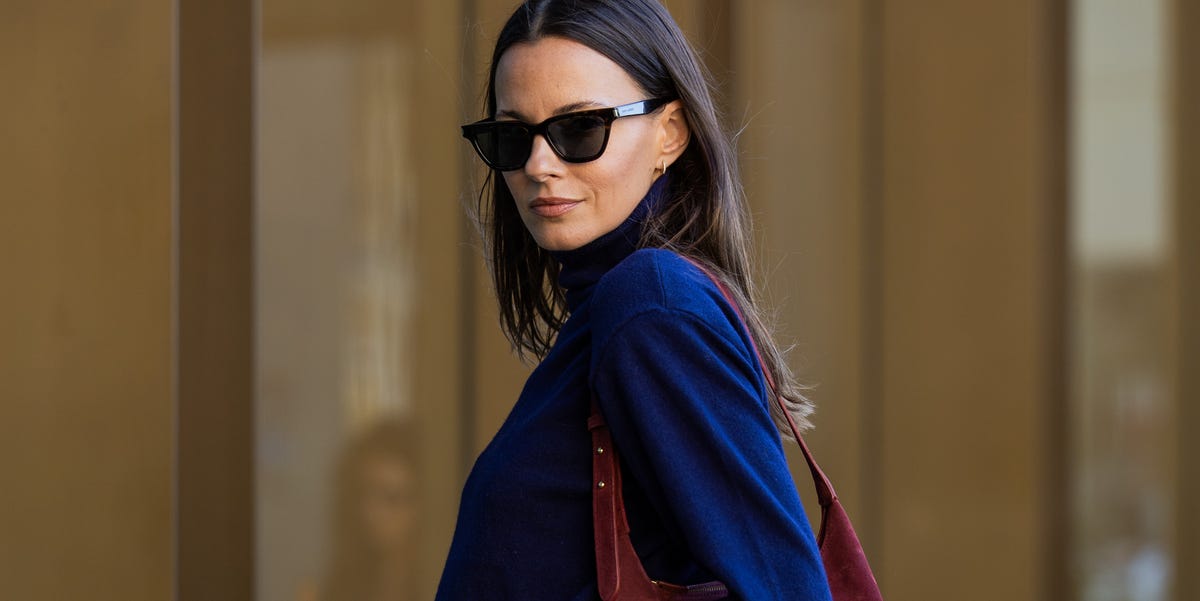 Jersey de punto azul marino: el básico de armario que adoran las expertas y está de moda cada invierno