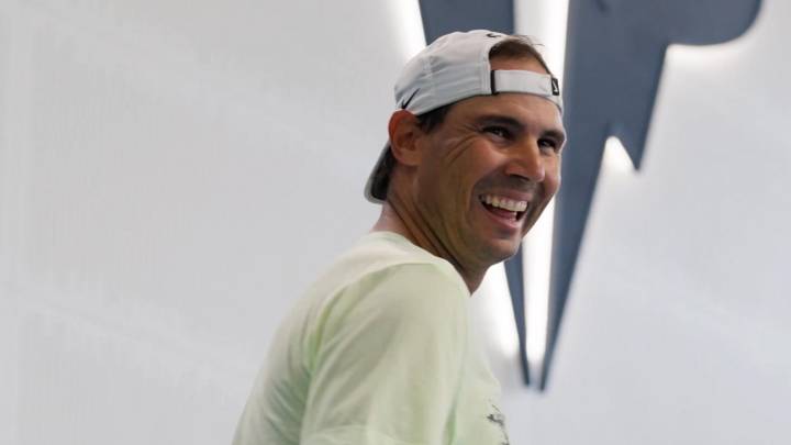 La imagen más esperada: Nadal vuelve a una pista de tenis un año después de su retirada