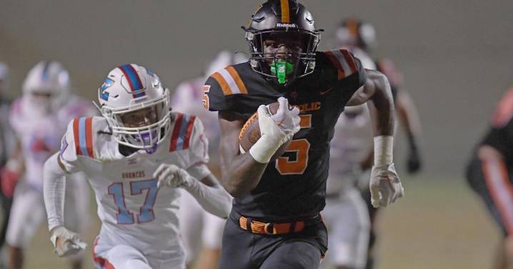 Catholic, Zachary battle in regular season football finale