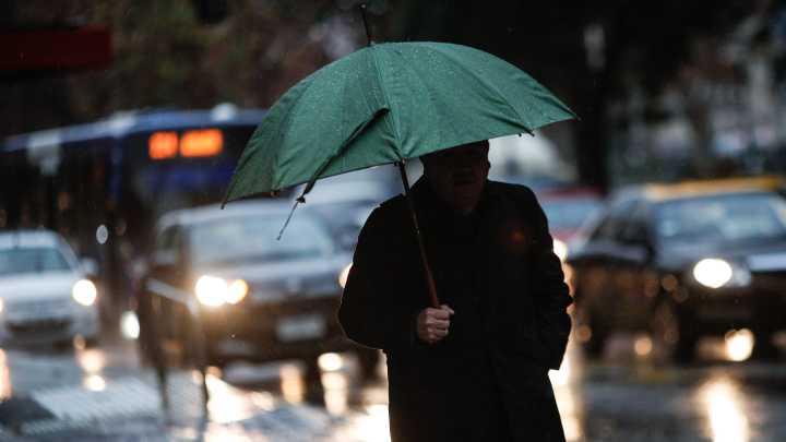 Lluvias vuelven a Santiago durante esta semana: Revisa que días lloverá en la región Metropolitana