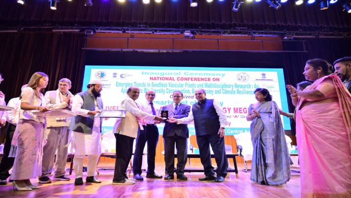 USTM vice chancellor honoured with Birbal Sahni Medal