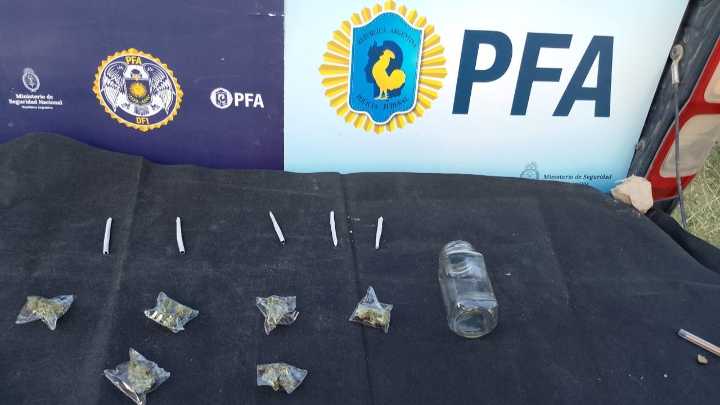 Repartidor quedó bajo investigación tras secuestrarle droga en un control de la PFA